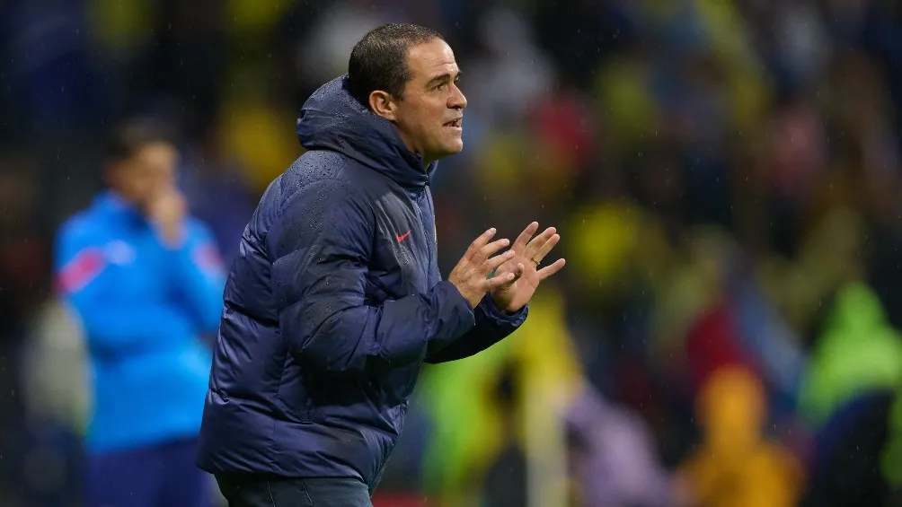 MEXSPORT André Jardine dirigiendo el Clásico de México