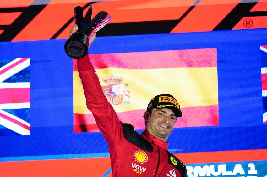 AP Carlos Sainz tras ganar el GP de Singapur