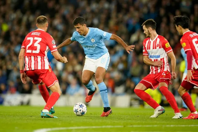AP Manchester City venció 3-1 al Estrella Roja