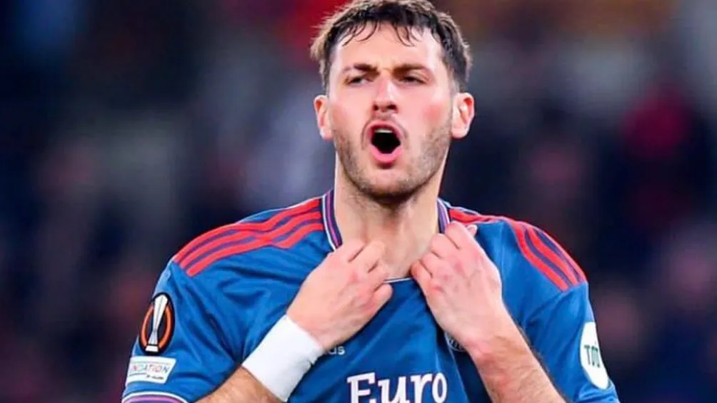 TWITTER: @Feyenoord Santi Giménez en lamento con el Feyenoord