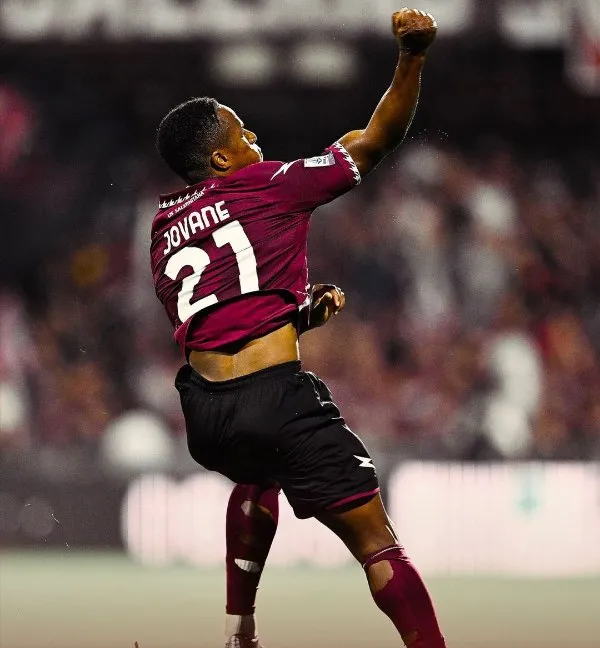 INSTAGRAM @ussalernitana1919official Jovane Cabral celebrando su gol