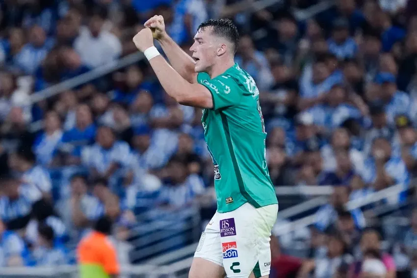 @clubleonfc Viñas en celebración de gol con León