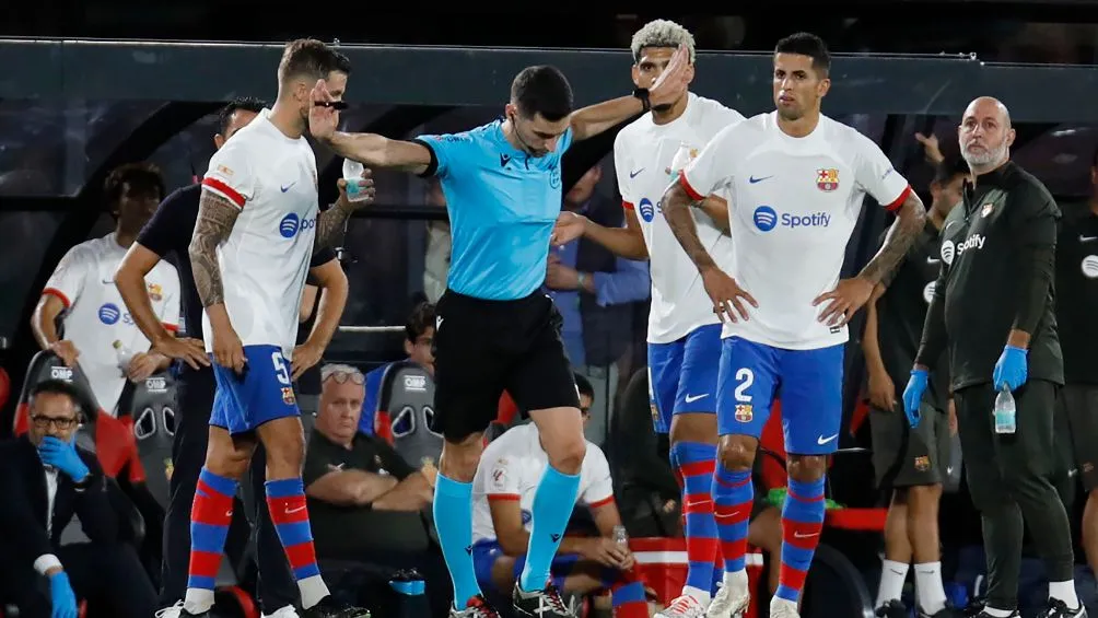 AP El árbitro decidió no marcar el penalti