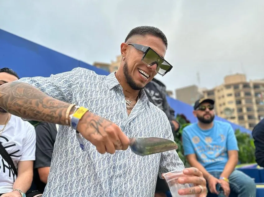 INSTAGRAM: @csalcedojr Salcedo conviviendo con amigos