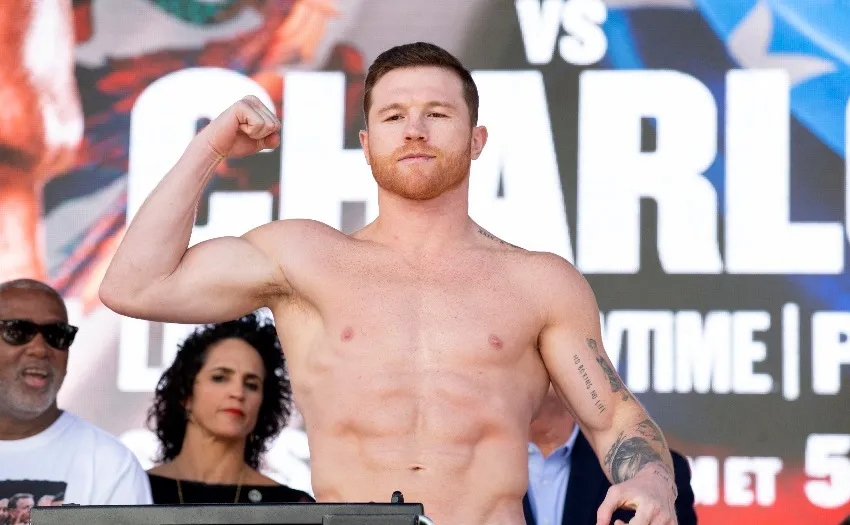AP Canelo Álvarez en la ceremonia de pesaje previo a la batalla vs Charlo