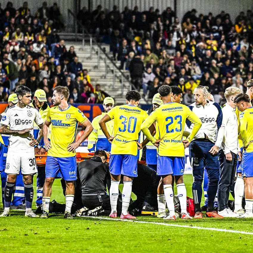 @brfootball Etienne Vaessen quedó desmayado tras golpe en la cabeza