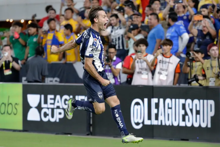 AP Sergio Canales festejando un gol con Rayados