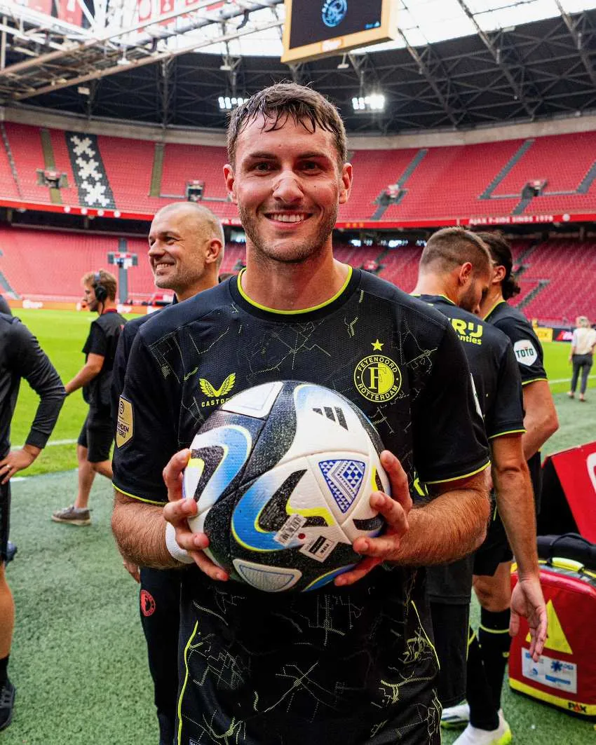 @Santigim11 Santi Giménez suma 10 goles en la actual temporada