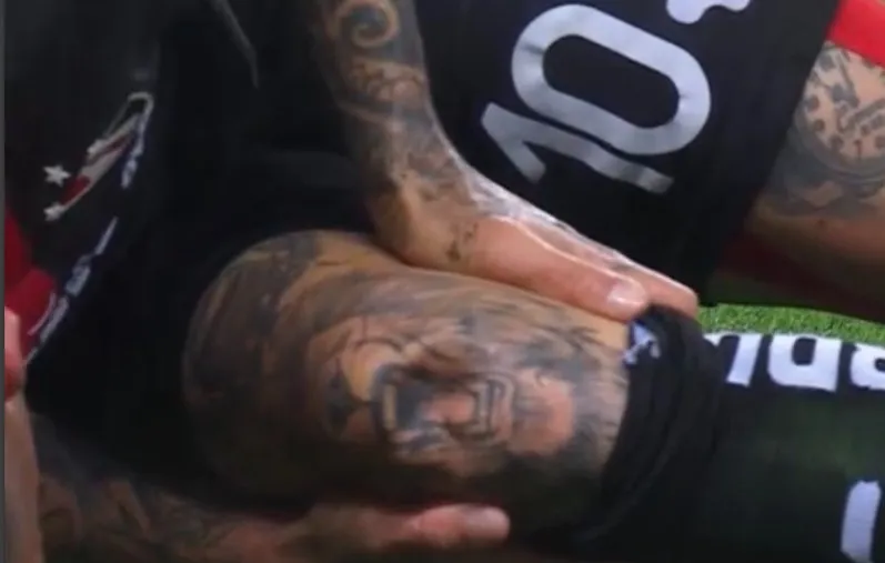 CAPTURA DE PANTALLA La rodilla de Brian Lozano