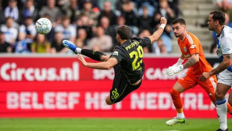 TWITTER @santigim11 Varios equipos buscan fichar al mexicano