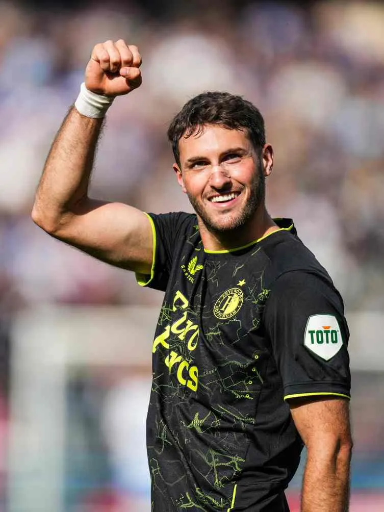 TWITTER @santigim11 El mexicano sigue inspirado