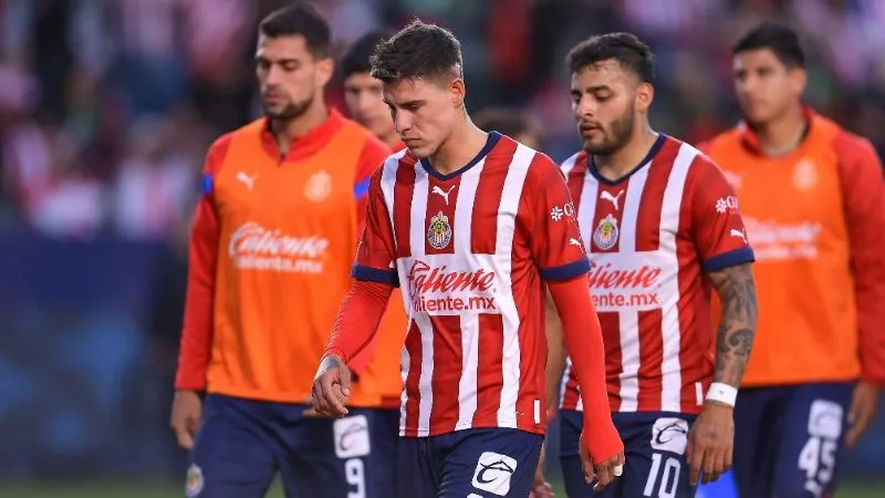 MEXSPORT Chicote Calderón tras un partido de Chivas