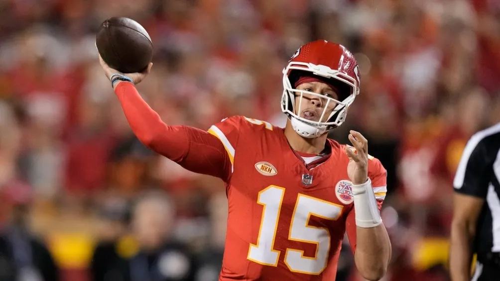 AP Patrick Mahomes en duelo con los Chiefs