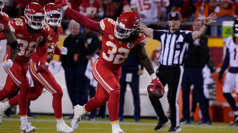 AP Los Chiefs se impusieron a Broncos