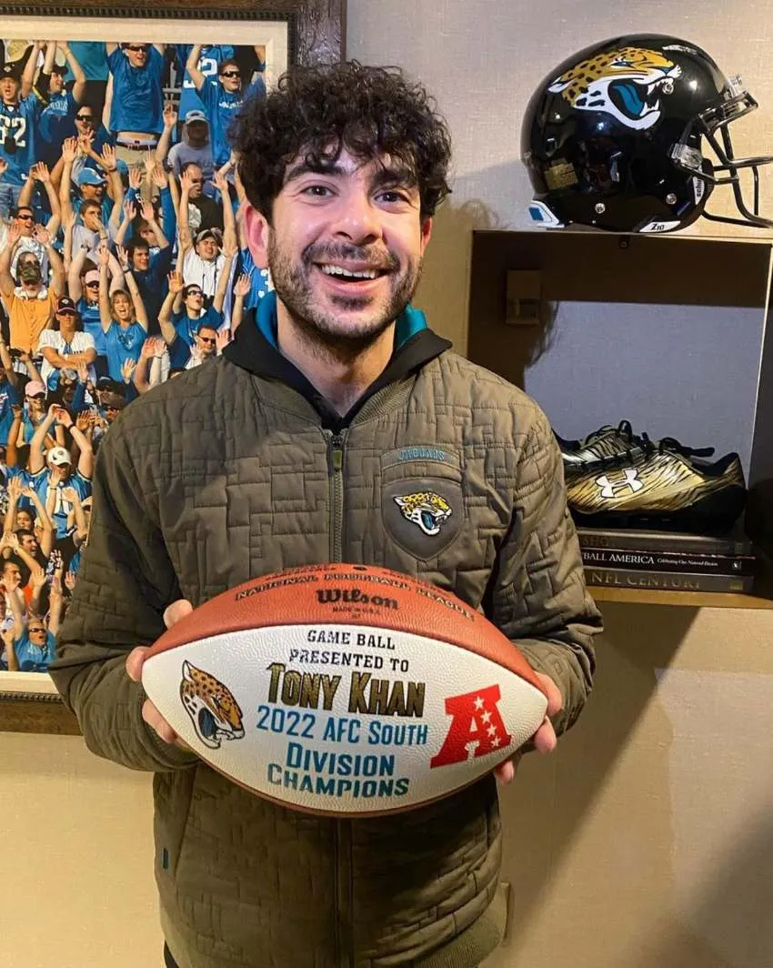 @tonyrkhan Khan, dueño de la AEW