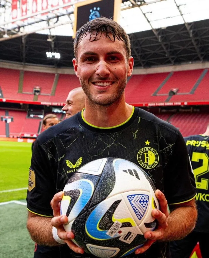 INSTAGRAM: @sant.gimenez Santi es líder de goleo en la Eredivisie