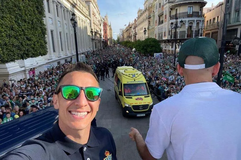 @AGuardado18 Andrés Guardado celebró la Copa del Rey, único título con el Real Betis en 2022
