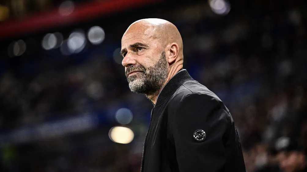AP Bosz habló del futbolista mexicano