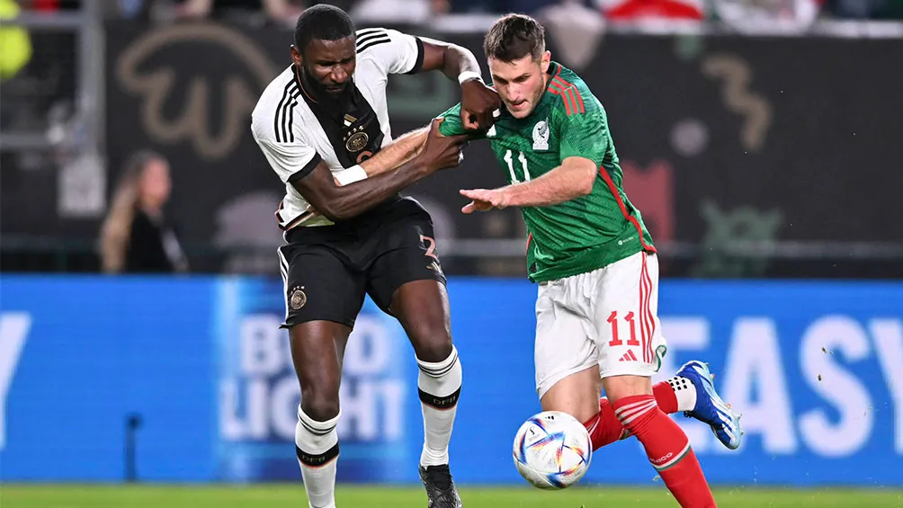 @Santigim11 Santiago Giménez fue titular contra Alemania