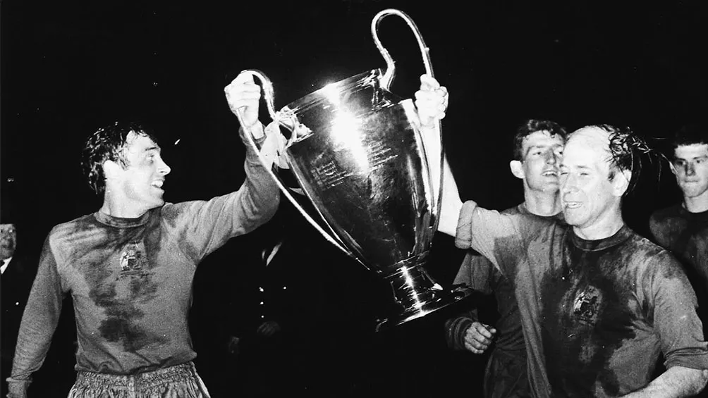 ESPECIAL Charlton celebra la Copa de Europa de 1968