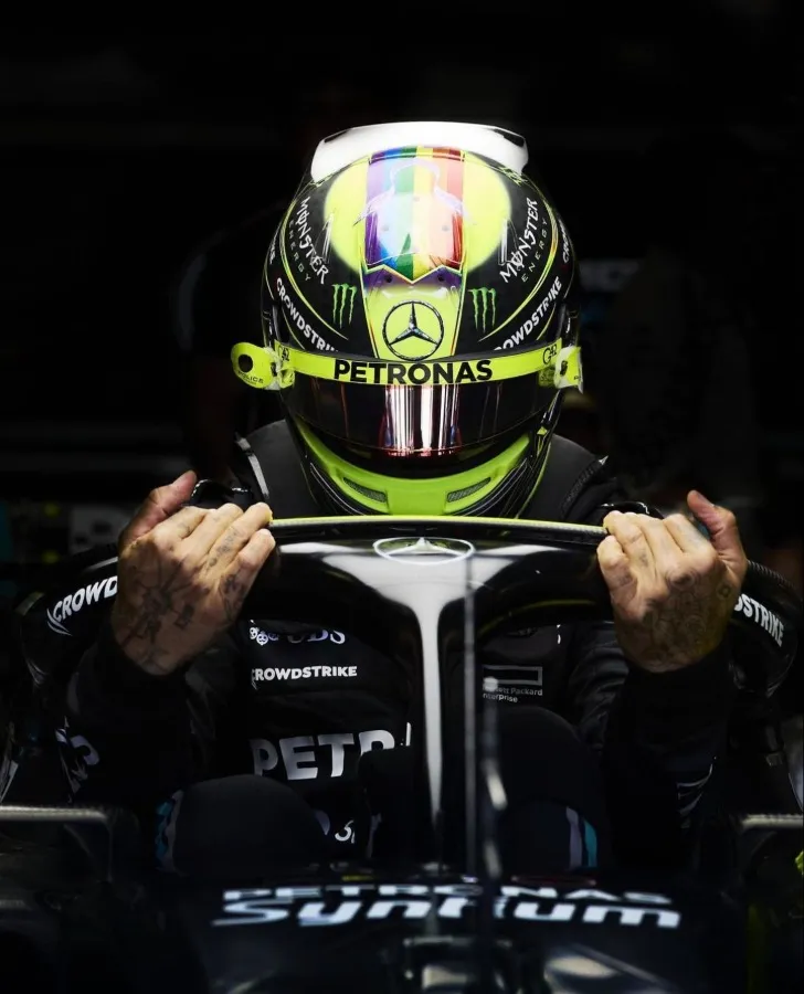 INSTAGRAM: @mercedesamgf1 Lewis Hamilton, al acecho de Checo Pérez