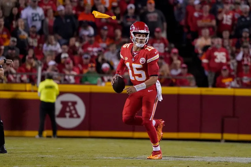 AP Mahomes se perfila para ser pateador de despejes