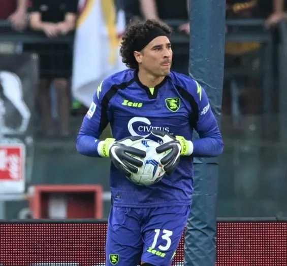 Instagram @yosoy8a Memo Ochoa en un partido de la Salenitana