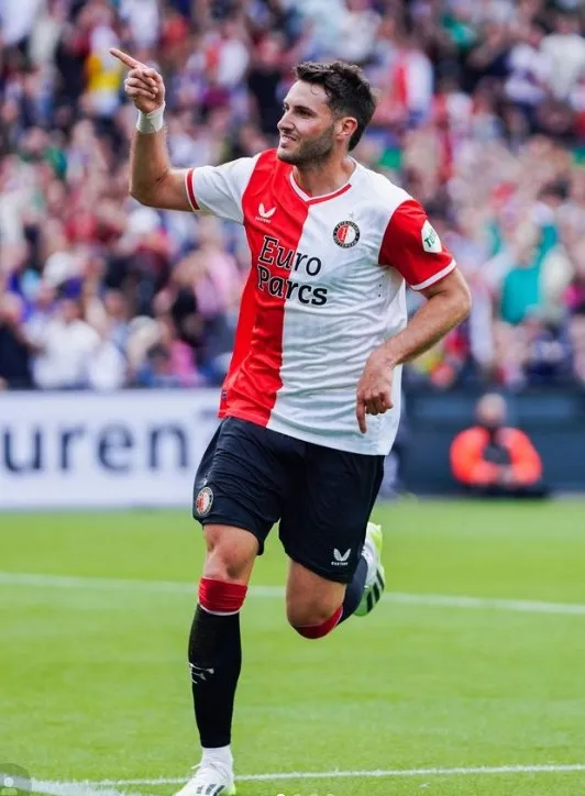 Instagram @sant.gimenez Santiago Giménez es el líder goleador de la Eredivisie