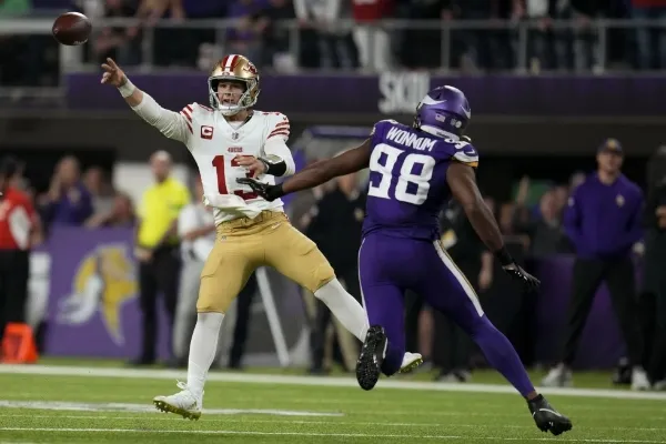 AP Brock enfrentando a los Vikings