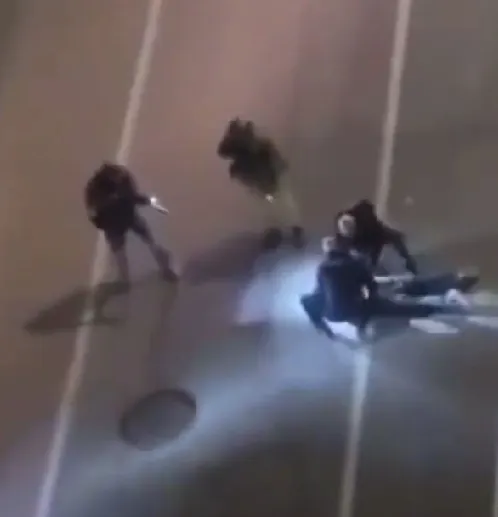 CAPTURA DE PANTALLA Policía capturando al tirador