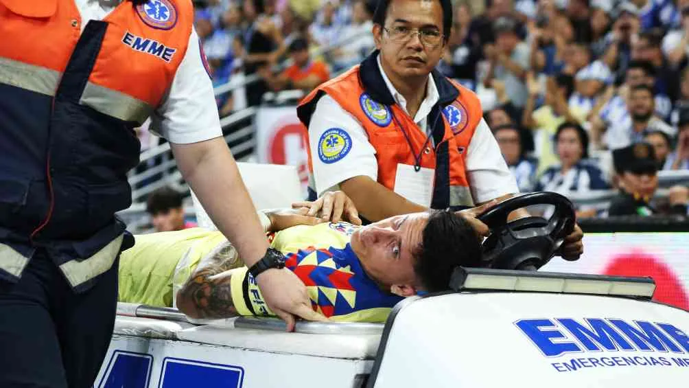 MEXSPORT Rodríguez abandonó el campo en camilla tras su lesión