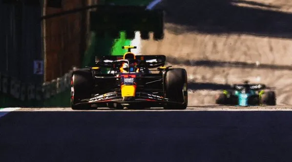 Twitter @SChecoPerez Checo Pérez en Brasil