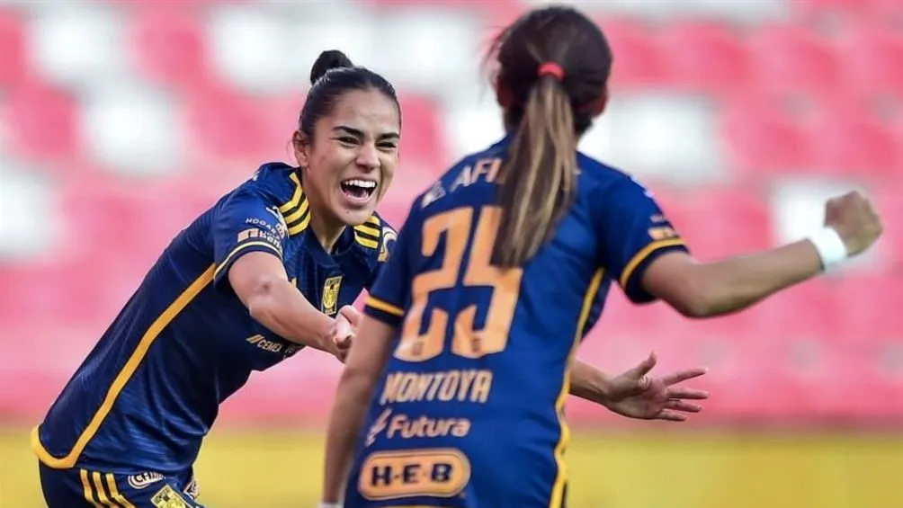 MEXSPORT Reyes celebrando un gol con Tigres