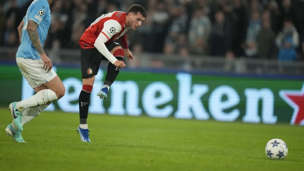 AP El zurdazo de 'Santi' que el portero mandó a córner