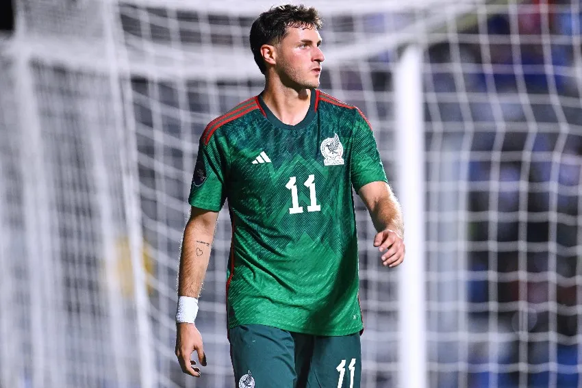 MEXSPORT Santi Giménez en un partido del Tri