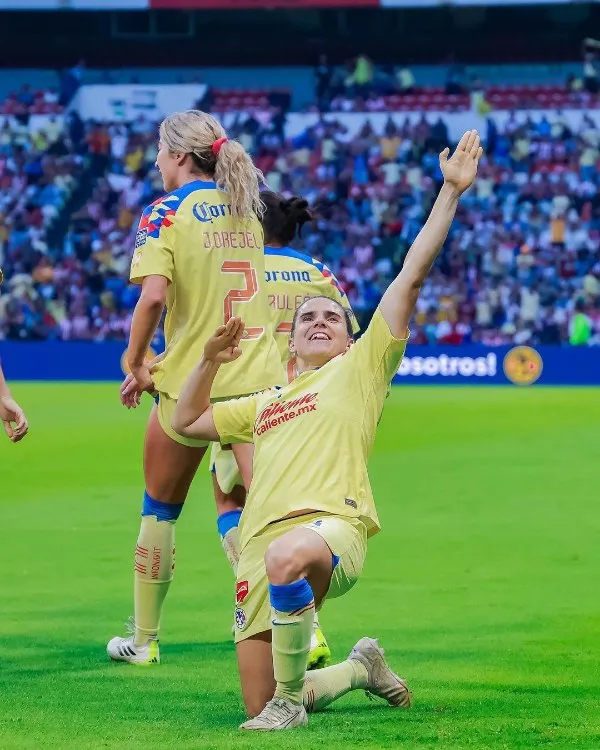 INSTAGRAM @americafemenil Andrea Pereira haciendo la famosa celebración de Cuau