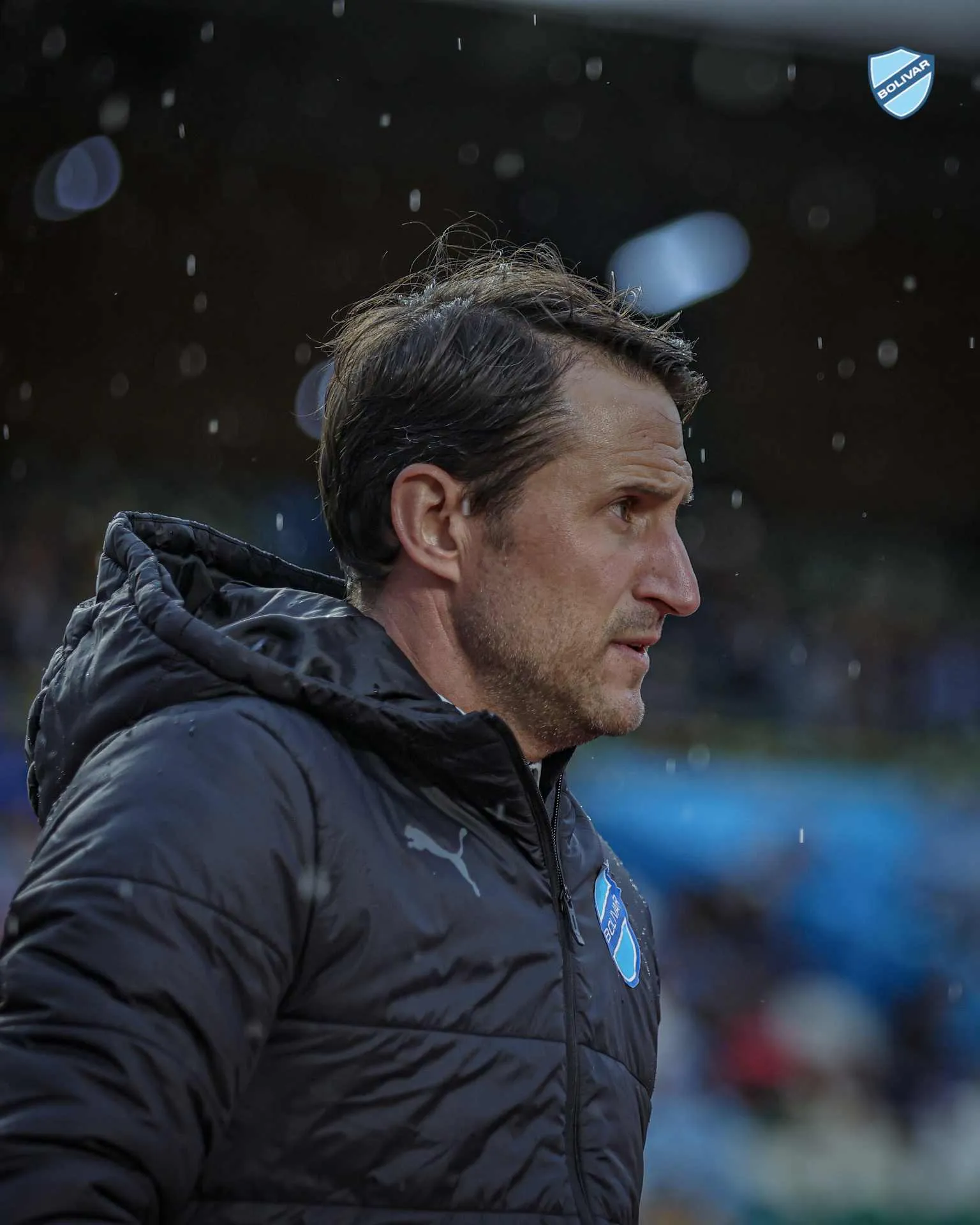 TWITTER: @Bolivar_Oficial San Jose dirigiendo al Bolívar