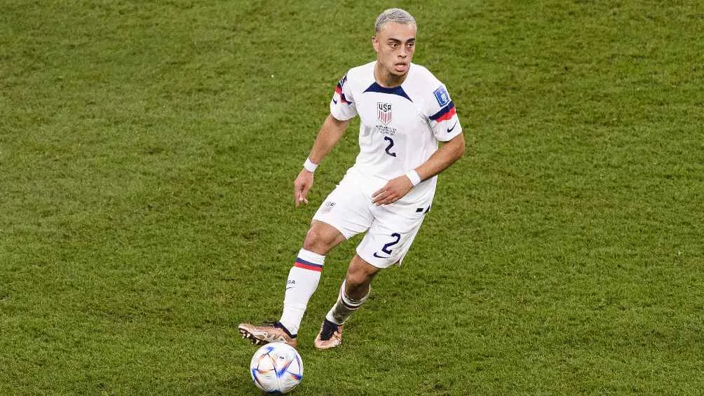 MEXSPORT El defensor reclamó por una amarilla