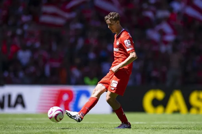 MEXSPORT Marcel Ruiz da un pase