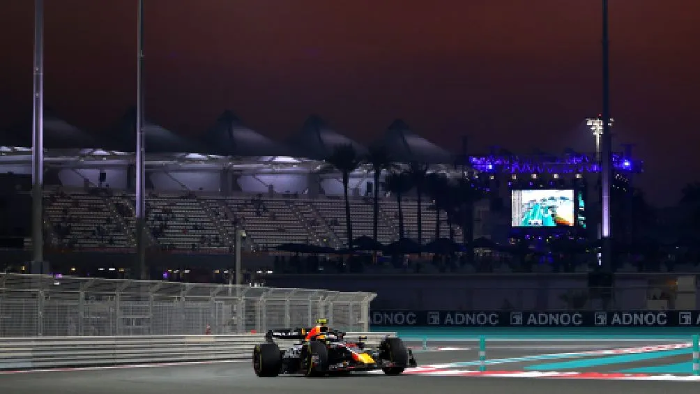 @redbullracing El tapatío sufrió al final de la calificación este sábado