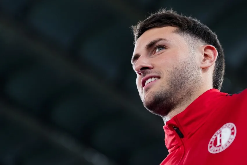 @Santigim11 Santi Giménez en un partido del Feyenoord