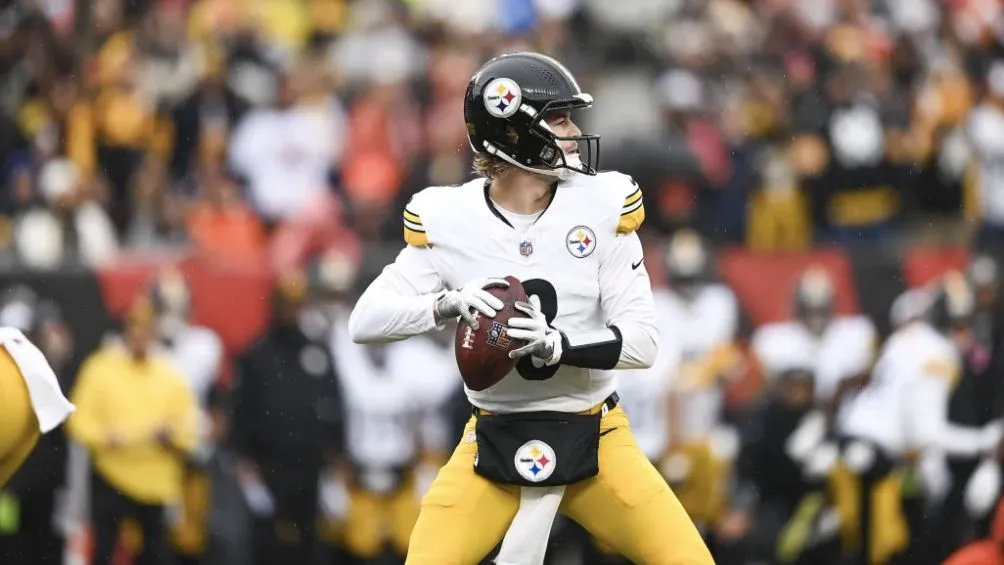 STEELERS.com Pickett durante el encuentro ante Bengals