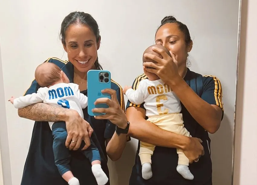 @biancasierra3 Bianca Sierra y Stephany Mayor con sus mellizos Kenzo y Nova