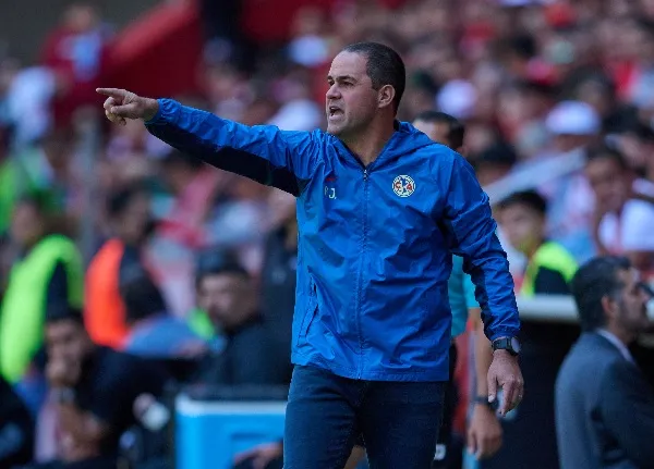 MEXSPORT André Jardine dirigiendo al América