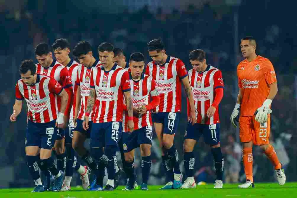MEXSPORT Jugadores de Chivas se lamentan en el medio tiempo