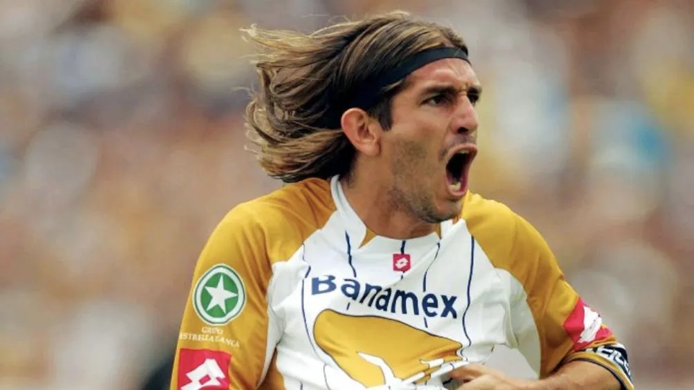 MEXSPORT Marioni celebrando un gol con los Pumas