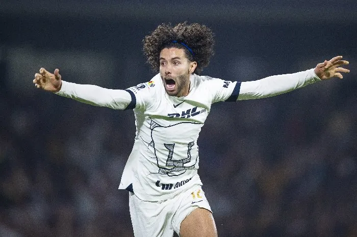 MEXSPORT Chino Huerta participó en los dos goles que anotó Pumas en el primer tiempo