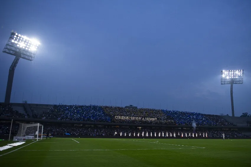 MEXSPORT Afición de Pumas en el juego vs Chivas
