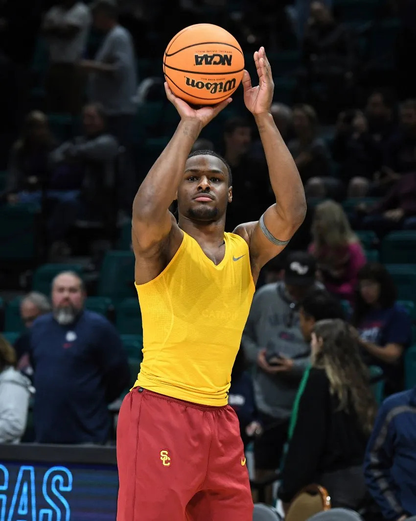 AP Bronny James previo a su debut en la USC