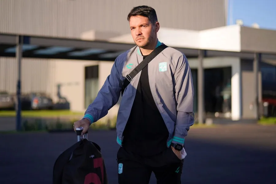 TWITTER: @clubleonfc Nicolás Larcamón, DT de León